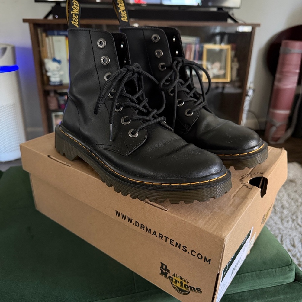 Dr. Martens Black Luana EUC